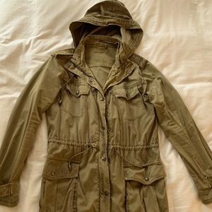 Aritzia Green Lightweight Everyday Jacket